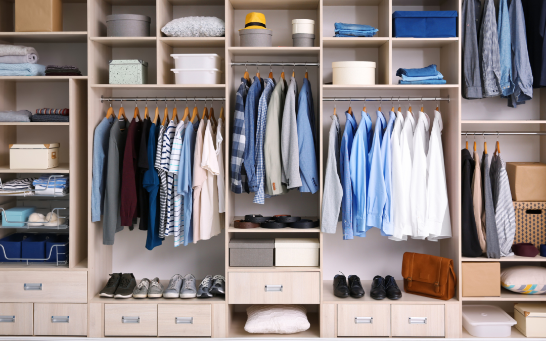 Básicos para un Guardarropa Moderno Masculino: Elementos Clave para una Imagen Funcional y Atemporal